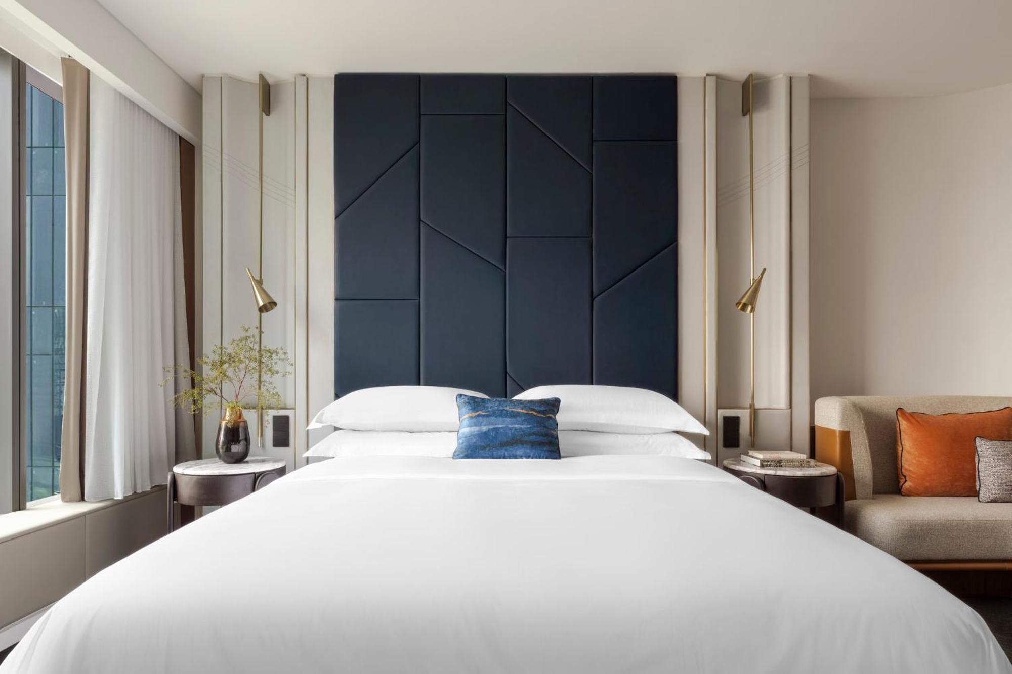 Premium King Room with Golf Course View - Mobility Accessible